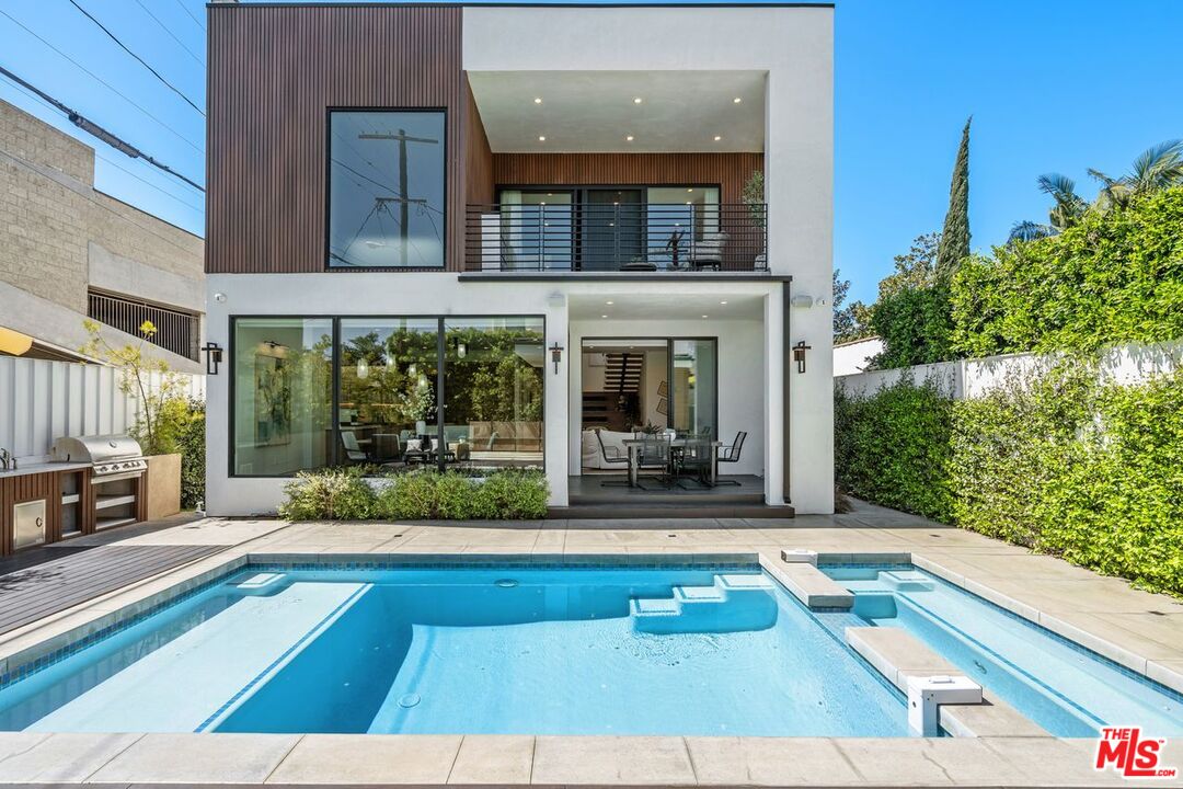 714 N La Jolla Ave