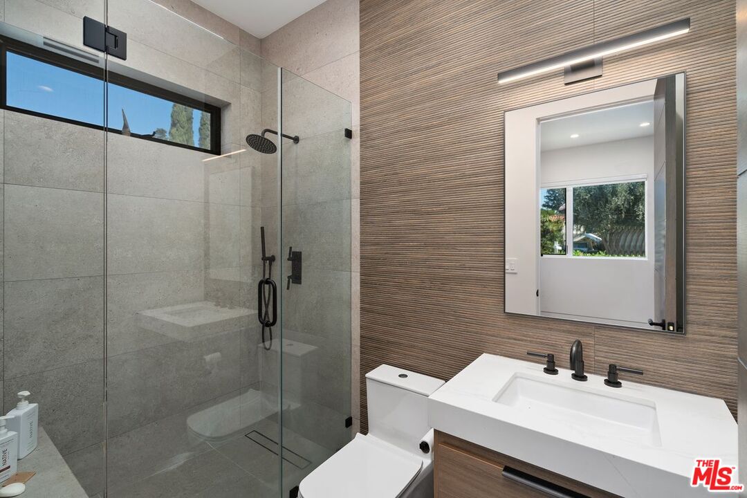 714 N La Jolla Ave