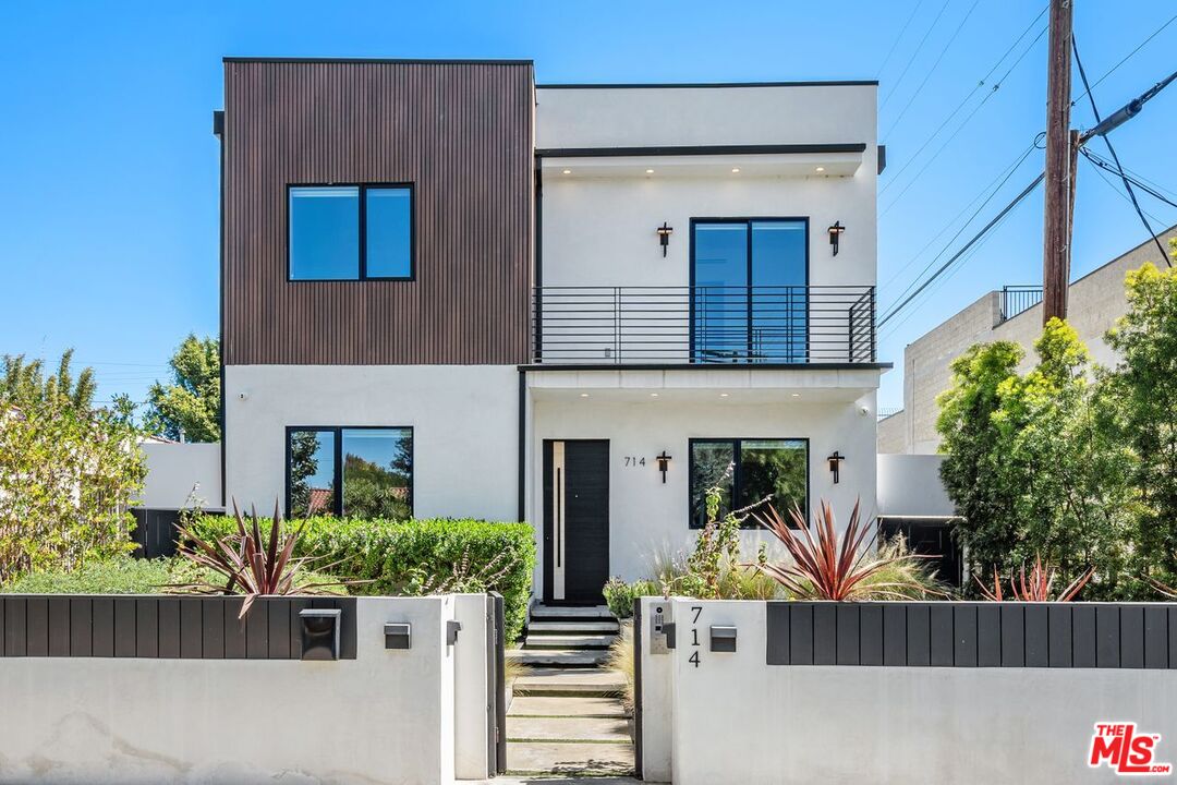 714 N La Jolla Ave