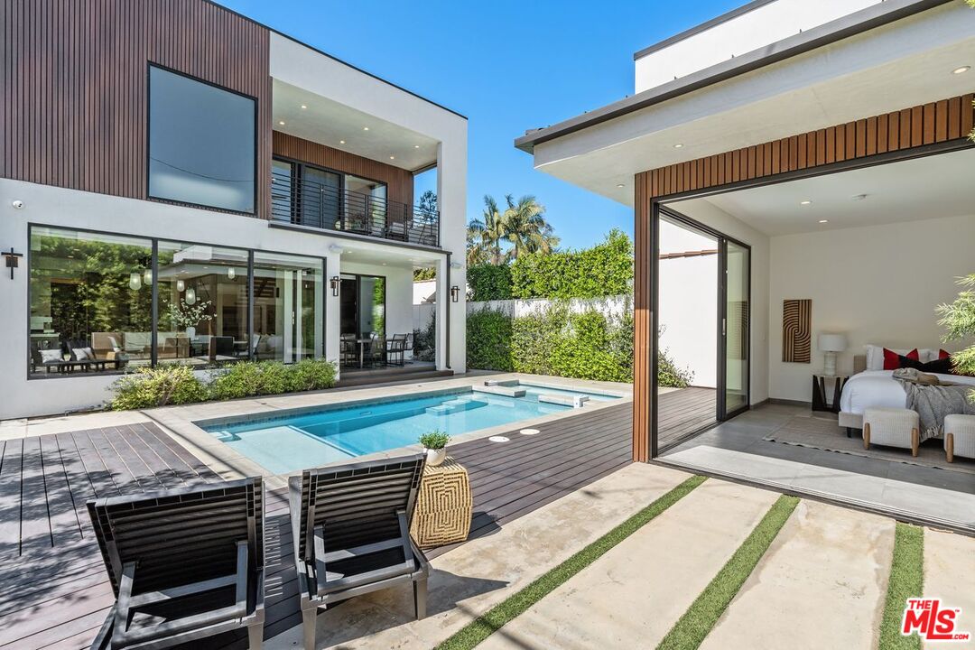 714 N La Jolla Ave
