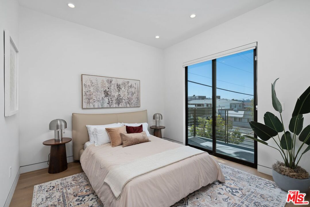 714 N La Jolla Ave