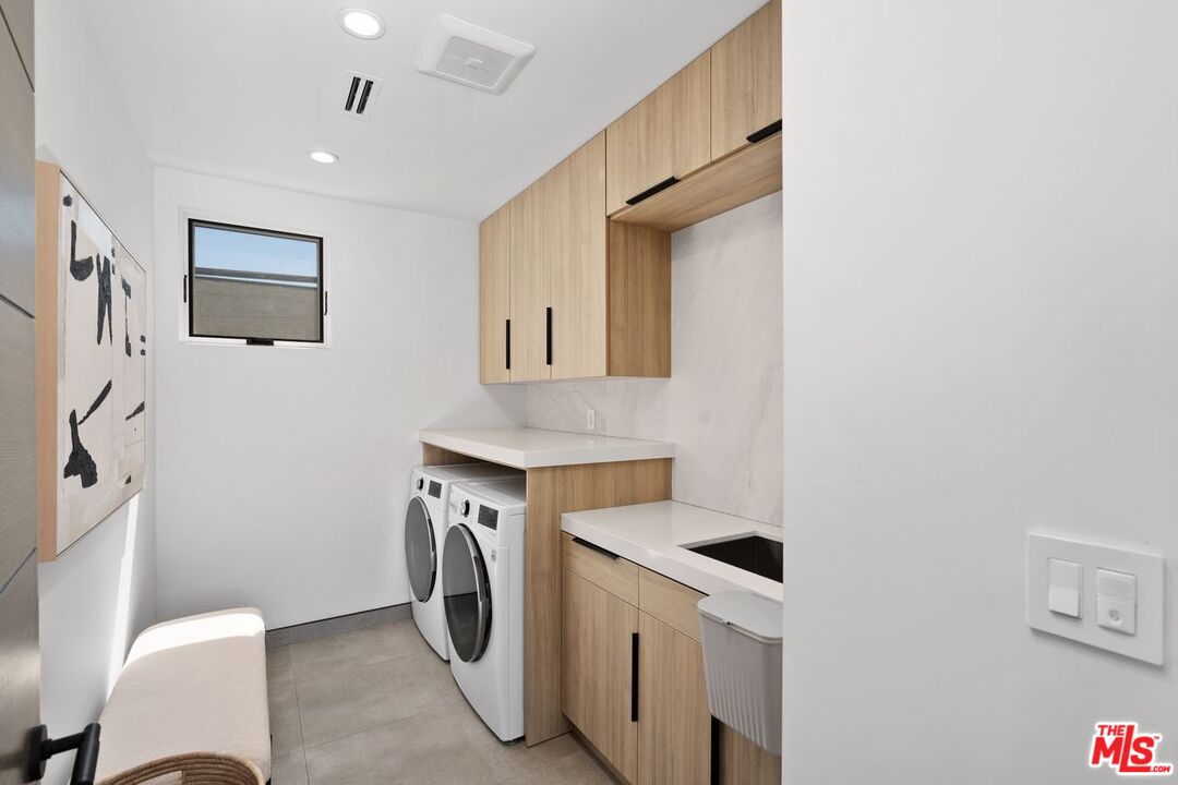 714 N La Jolla Ave