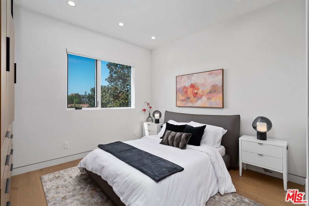 714 N La Jolla Ave