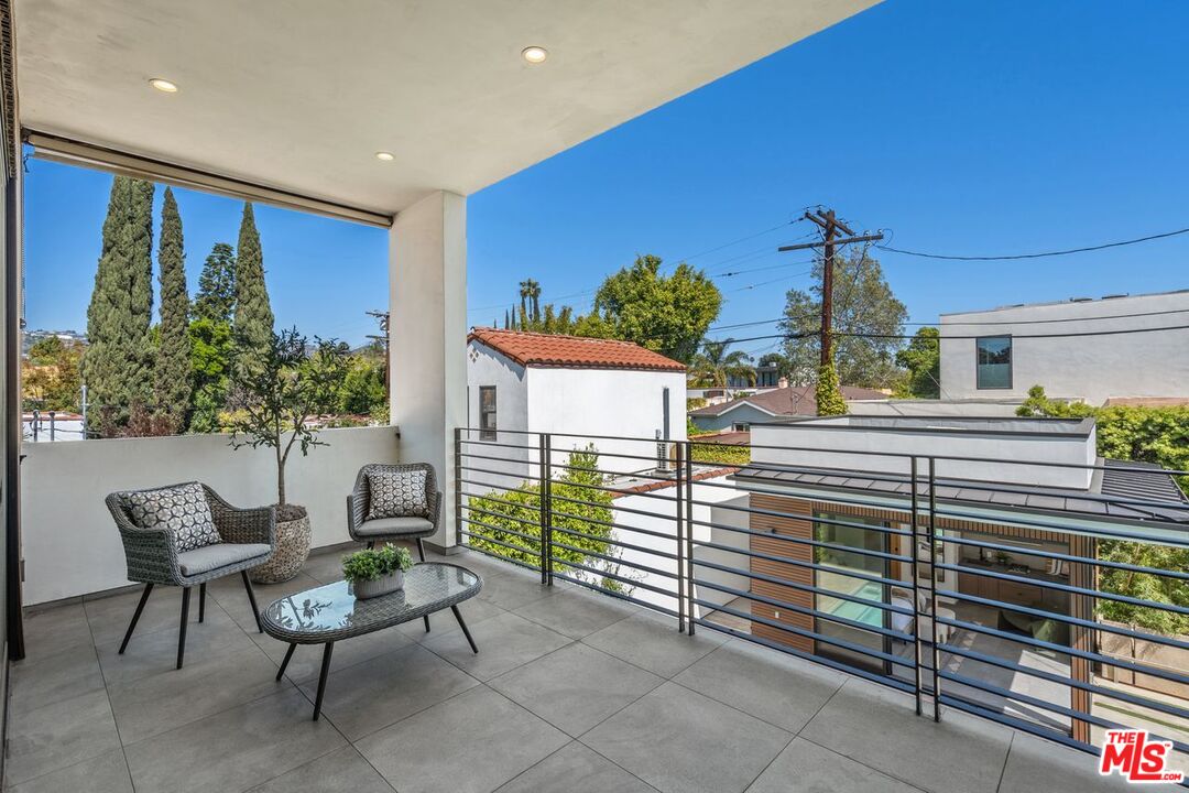 714 N La Jolla Ave