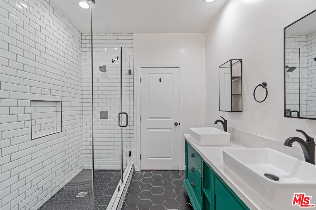 337 N La Jolla Ave