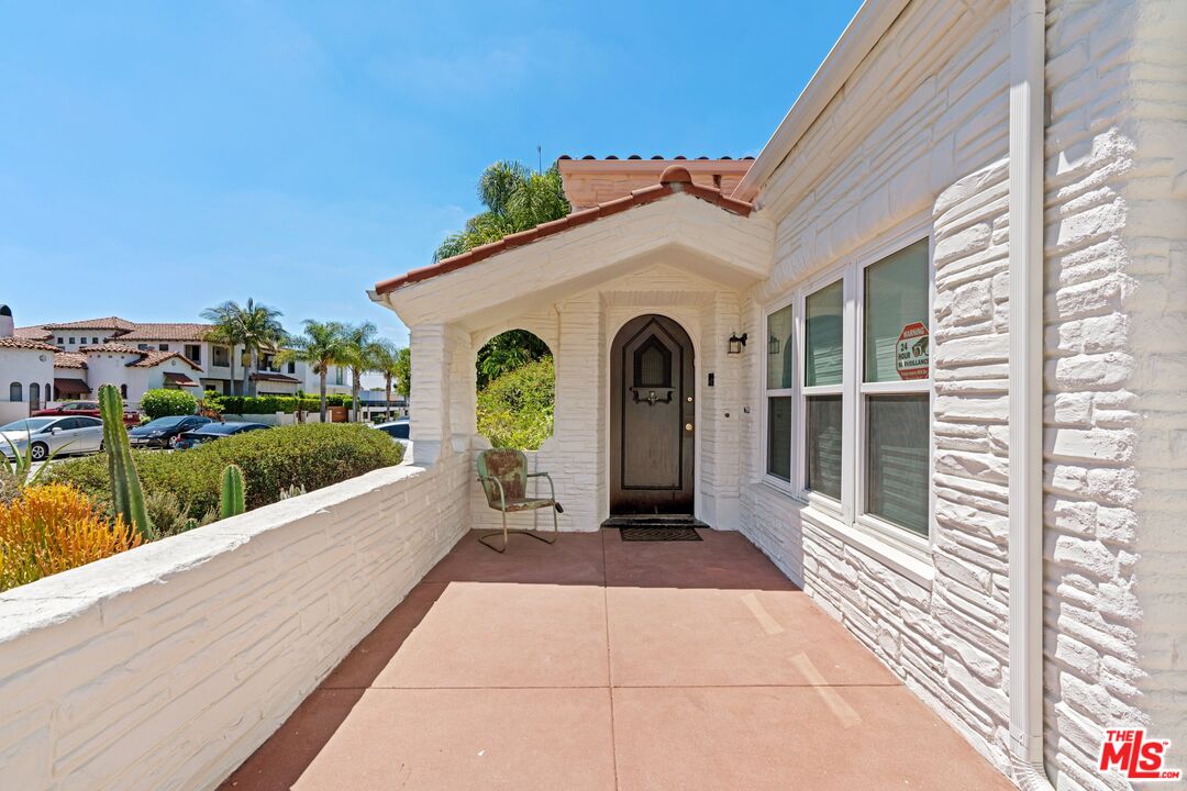 337 N La Jolla Ave