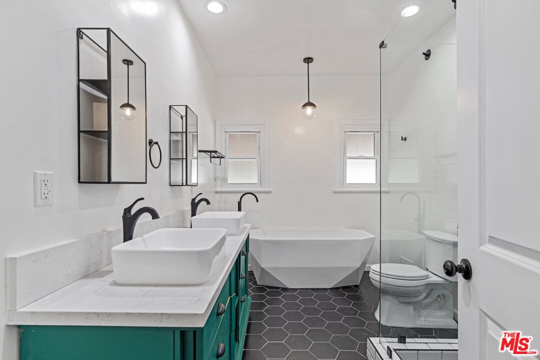 337 N La Jolla Ave