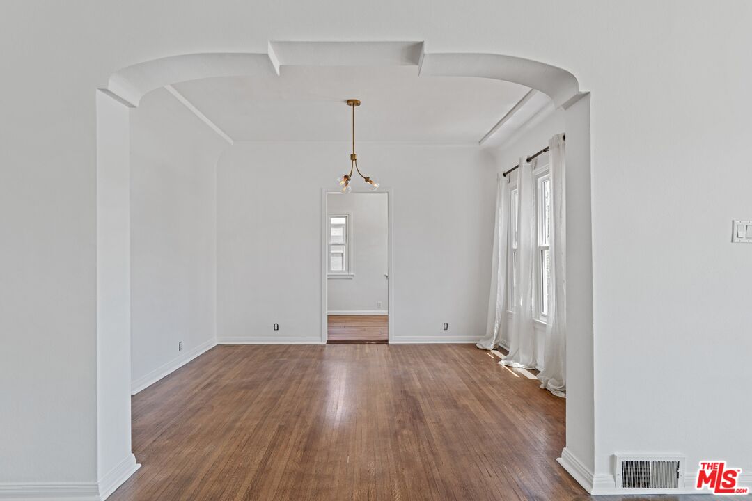 337 N La Jolla Ave
