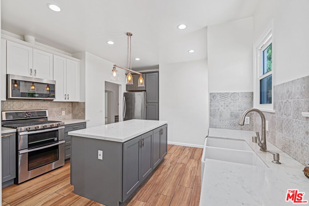337 N La Jolla Ave