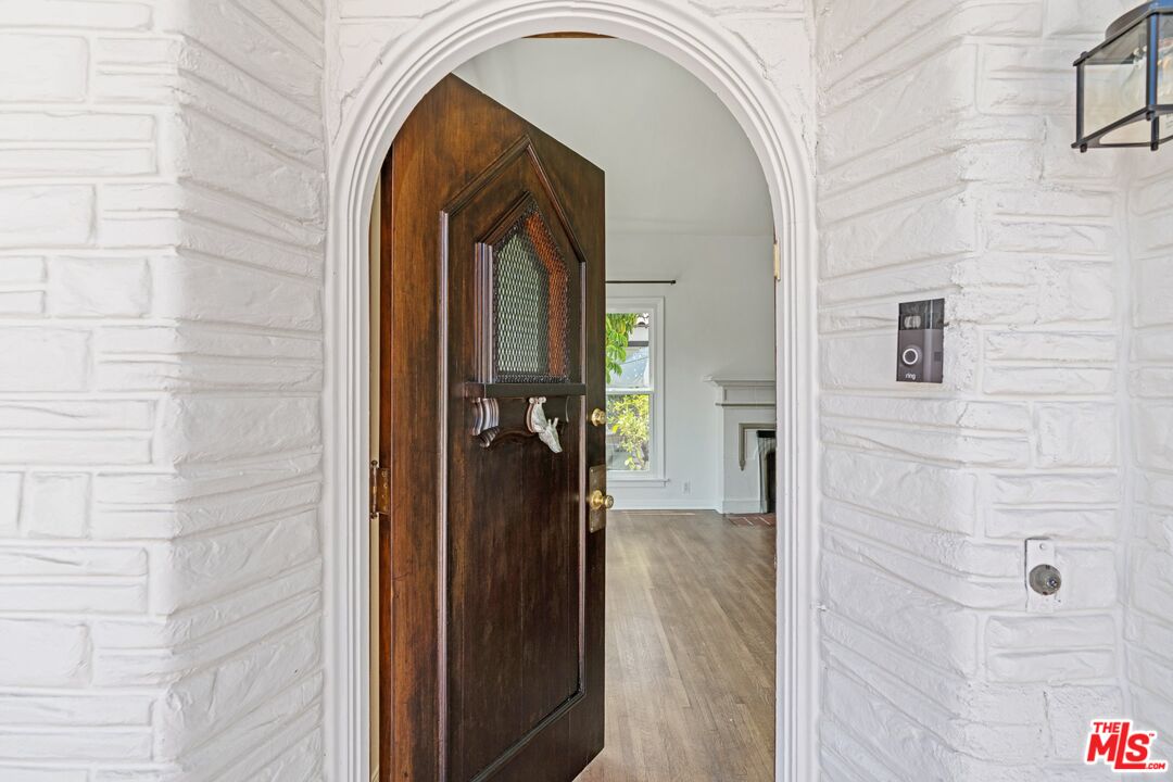 337 N La Jolla Ave
