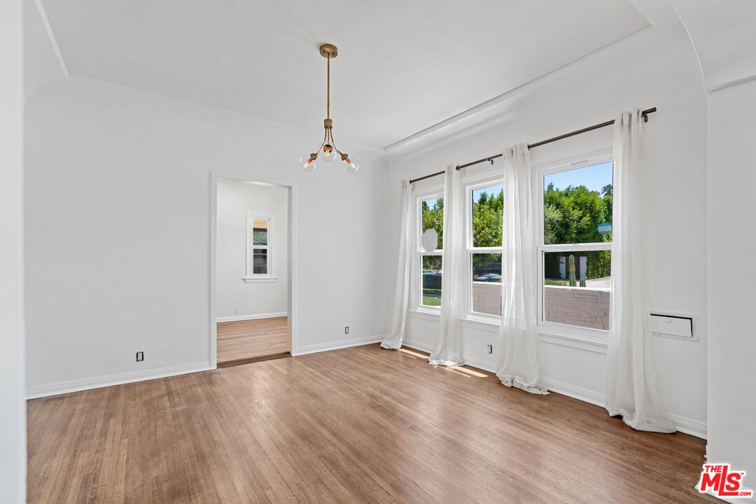 337 N La Jolla Ave