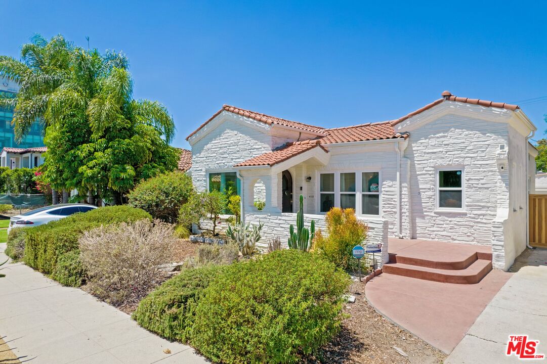 337 N La Jolla Ave