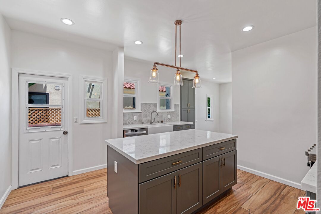 337 N La Jolla Ave