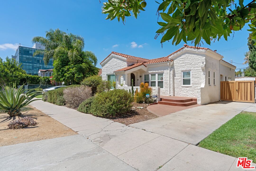 337 N La Jolla Ave