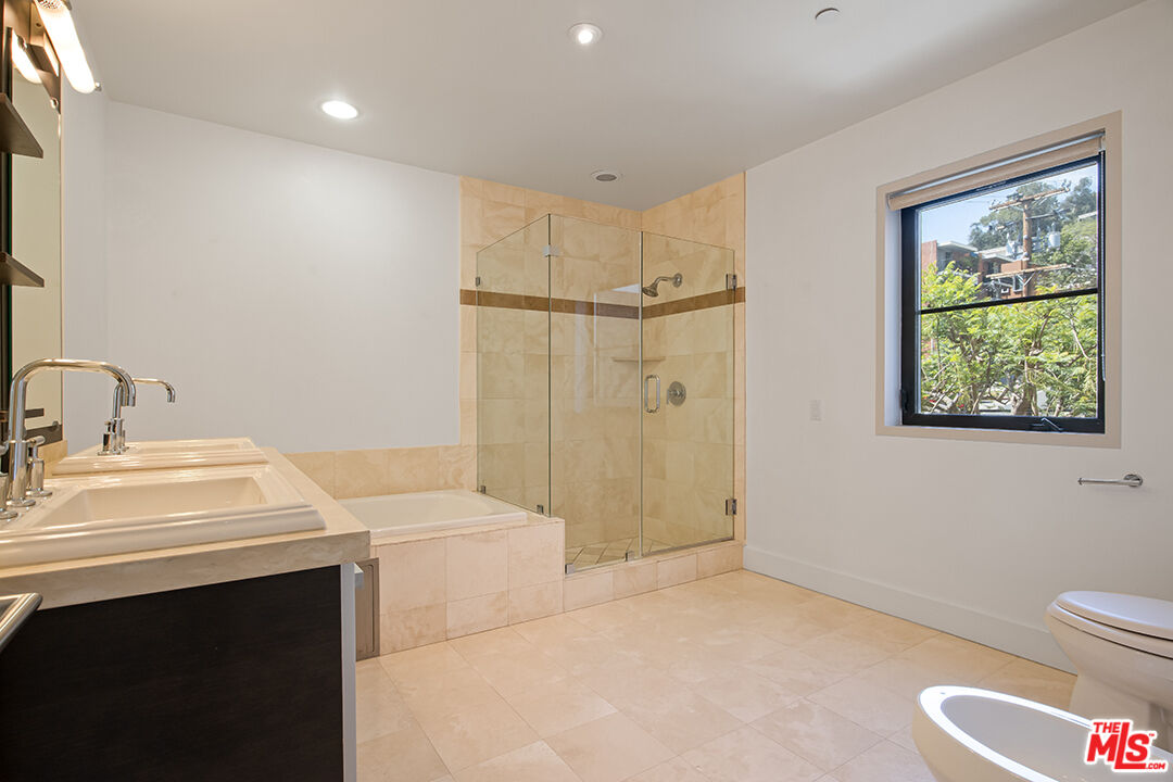 8788 Shoreham Dr Unit: 30