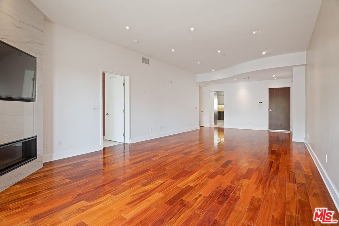 8788 Shoreham Dr Unit: 30