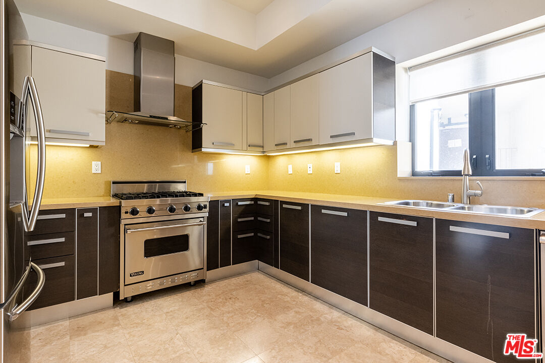 8788 Shoreham Dr Unit: 30