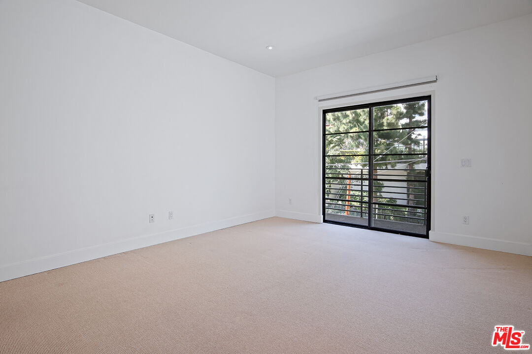 8788 Shoreham Dr Unit: 30