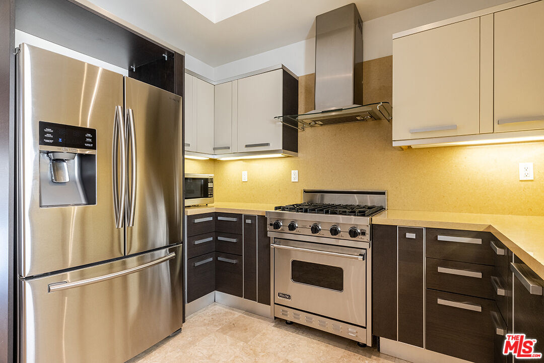 8788 Shoreham Dr Unit: 30