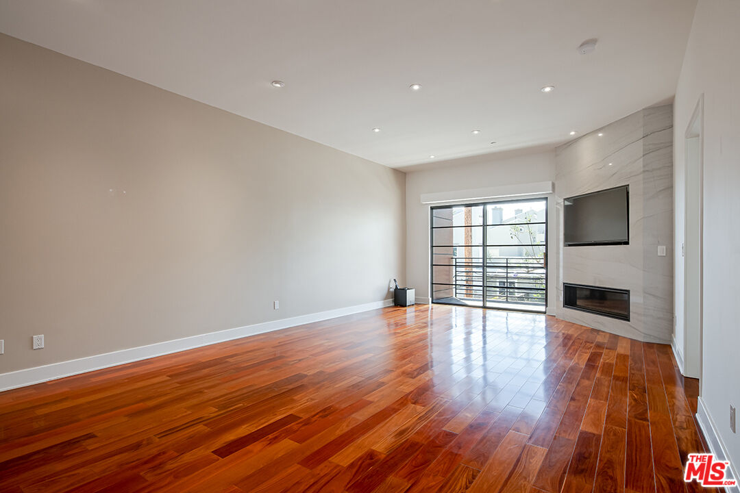 8788 Shoreham Dr Unit: 30