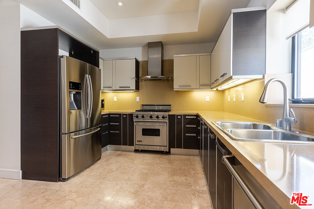 8788 Shoreham Dr Unit: 30