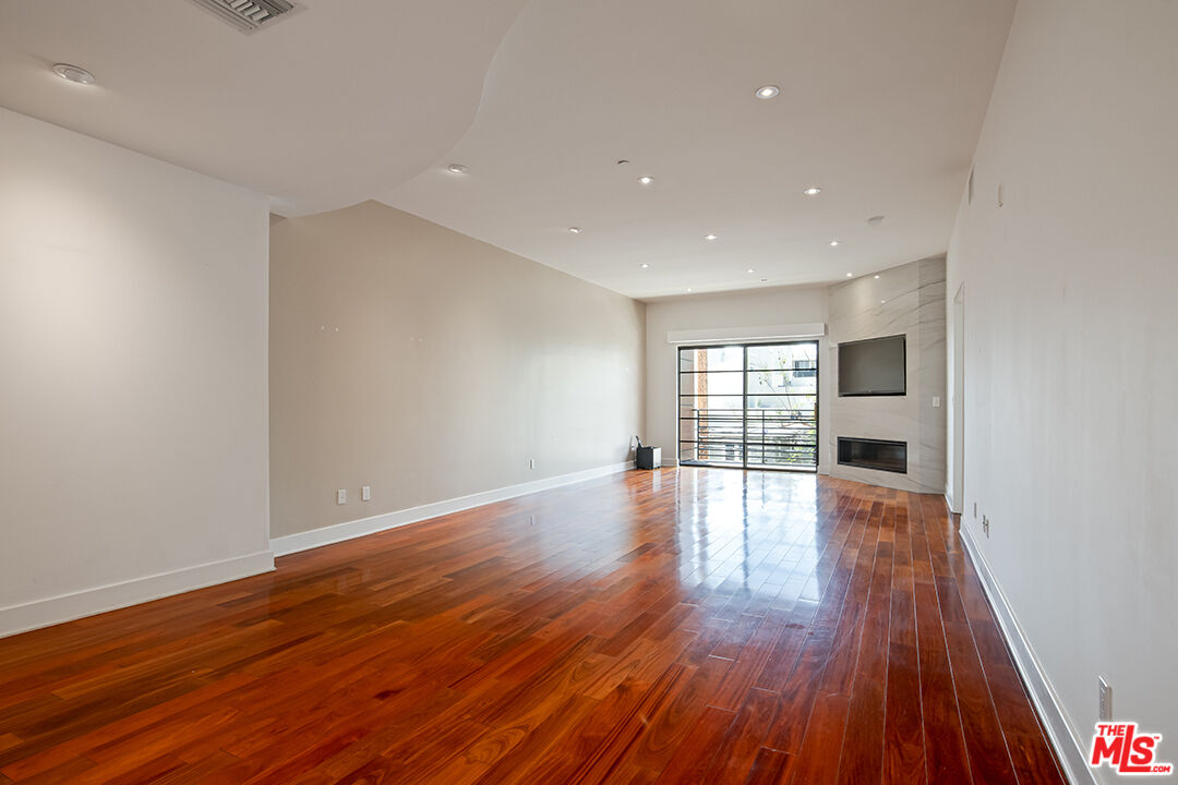 8788 Shoreham Dr Unit: 30