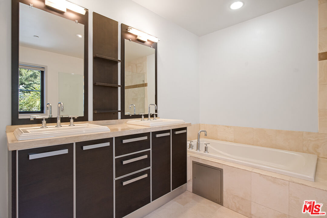 8788 Shoreham Dr Unit: 30