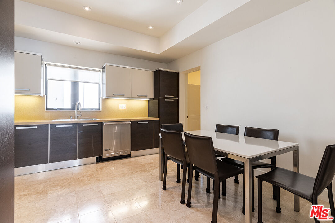 8788 Shoreham Dr Unit: 30