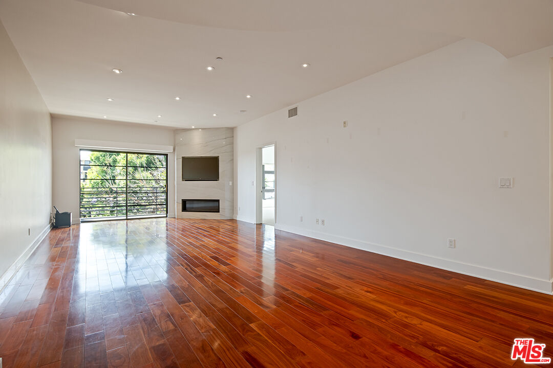 8788 Shoreham Dr Unit: 30