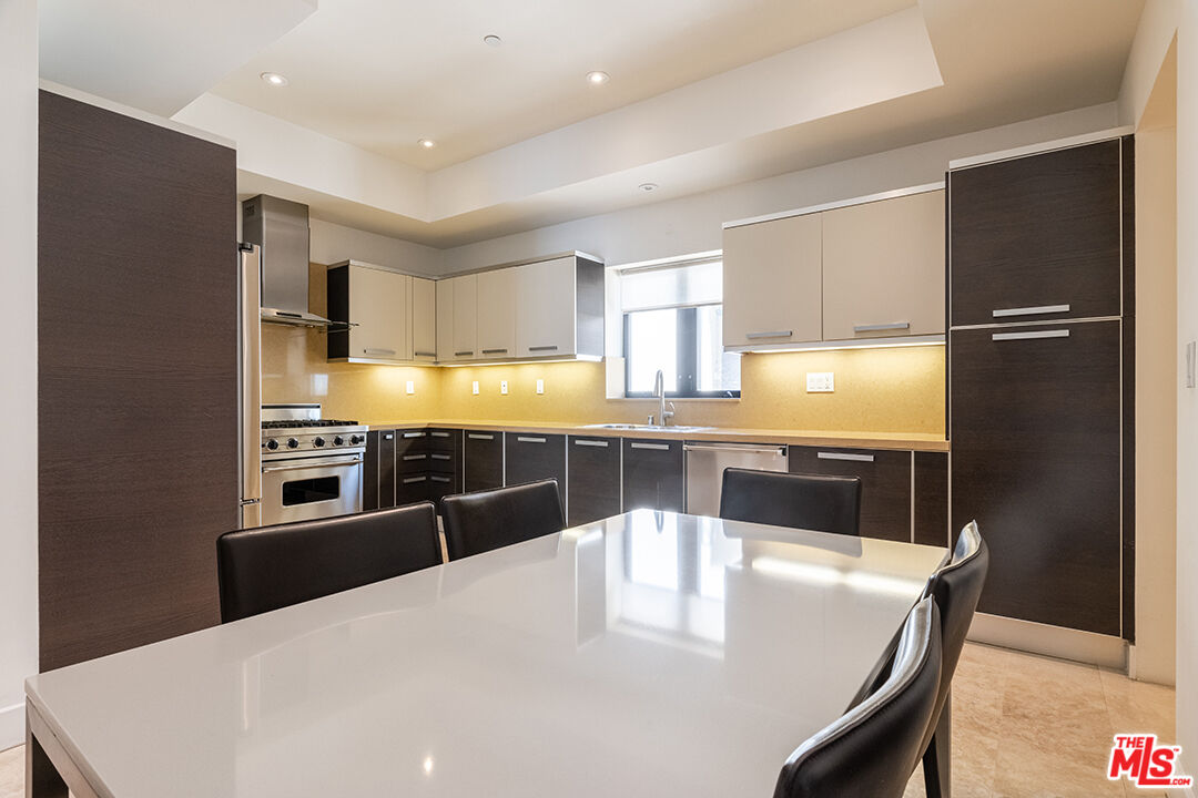 8788 Shoreham Dr Unit: 30