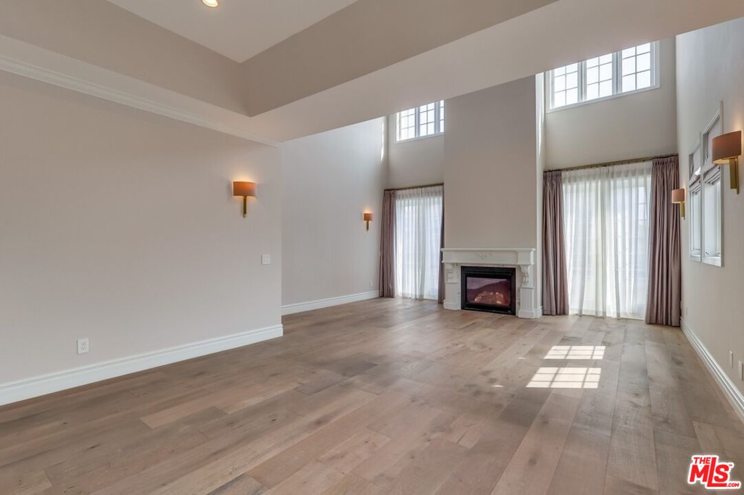 1379 Midvale Ave Unit: 307