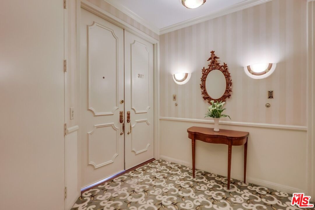 1379 Midvale Ave Unit: 307