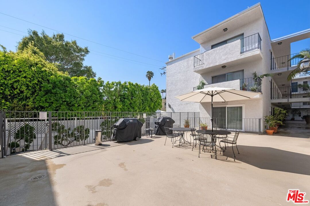 837 N West Knoll Dr Unit: 204