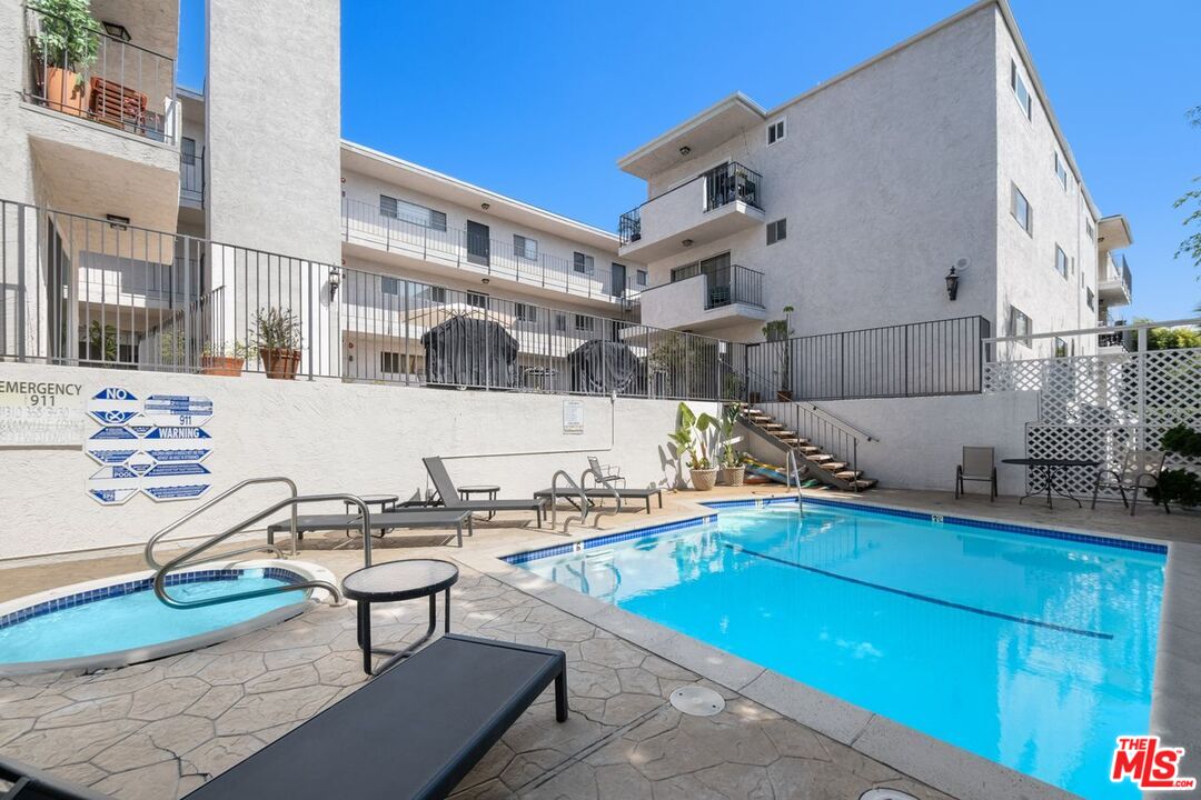 837 N West Knoll Dr Unit: 204