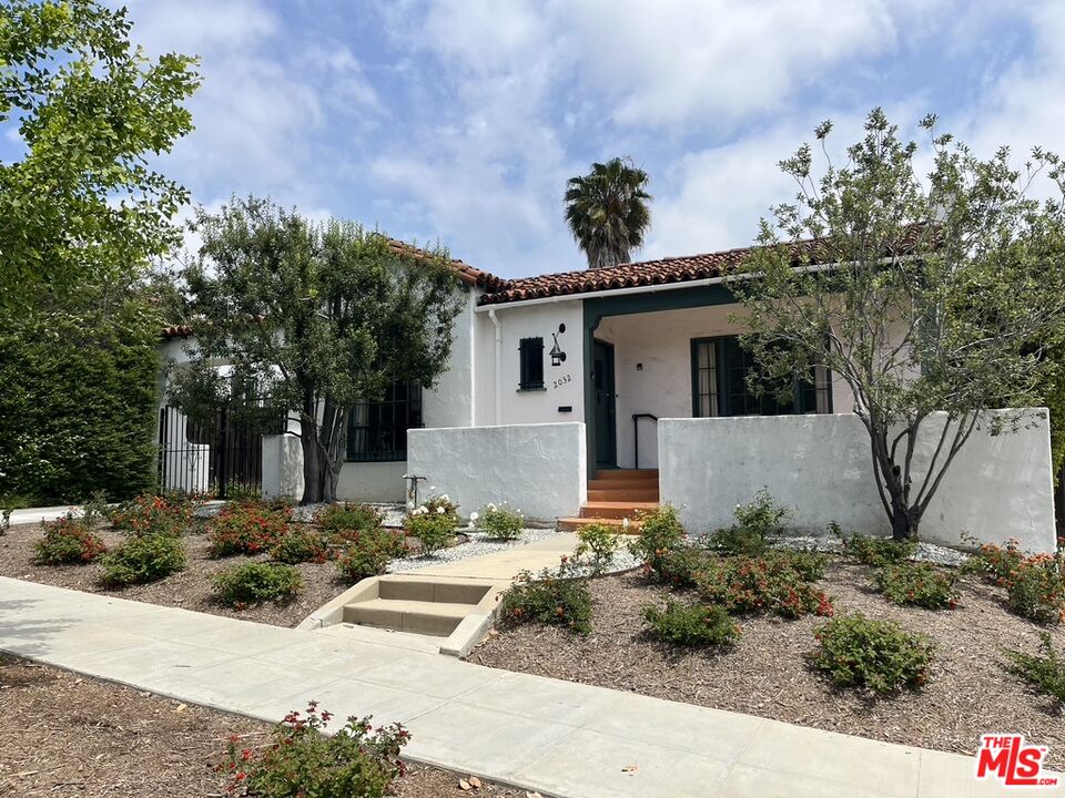 2032 Holmby Ave