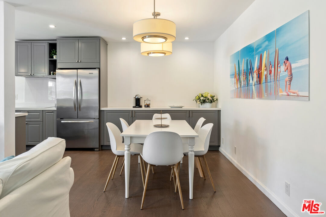 1233 N Laurel Ave Unit: 114