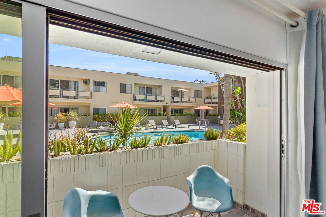 1233 N Laurel Ave Unit: 114
