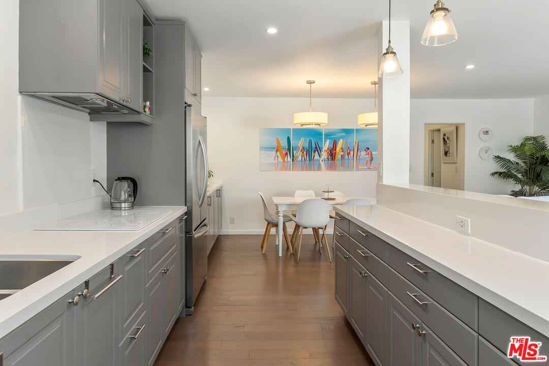 1233 N Laurel Ave Unit: 114