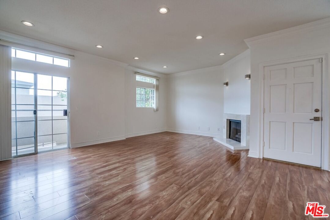 1034 S Shenandoah St Unit: 1