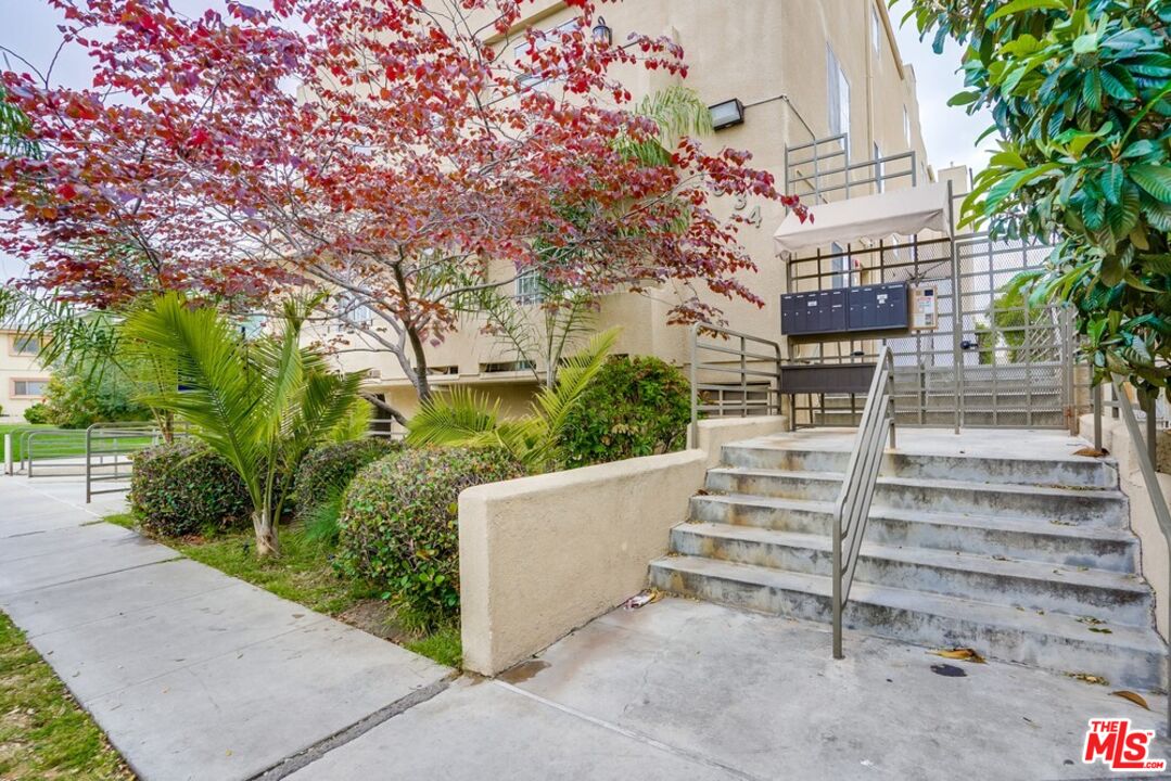 1034 S Shenandoah St Unit: 1