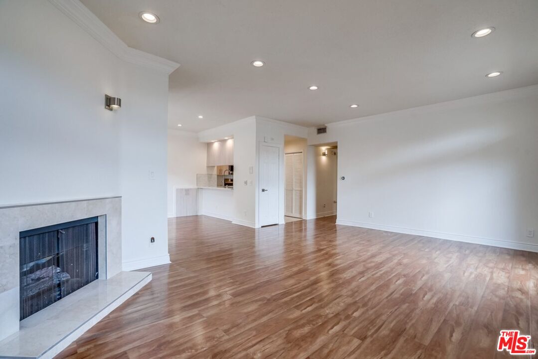 1034 S Shenandoah St Unit: 1