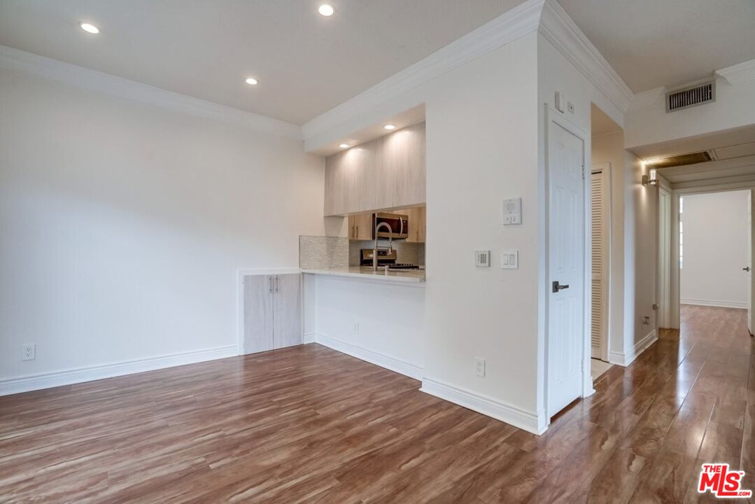 1034 S Shenandoah St Unit: 1