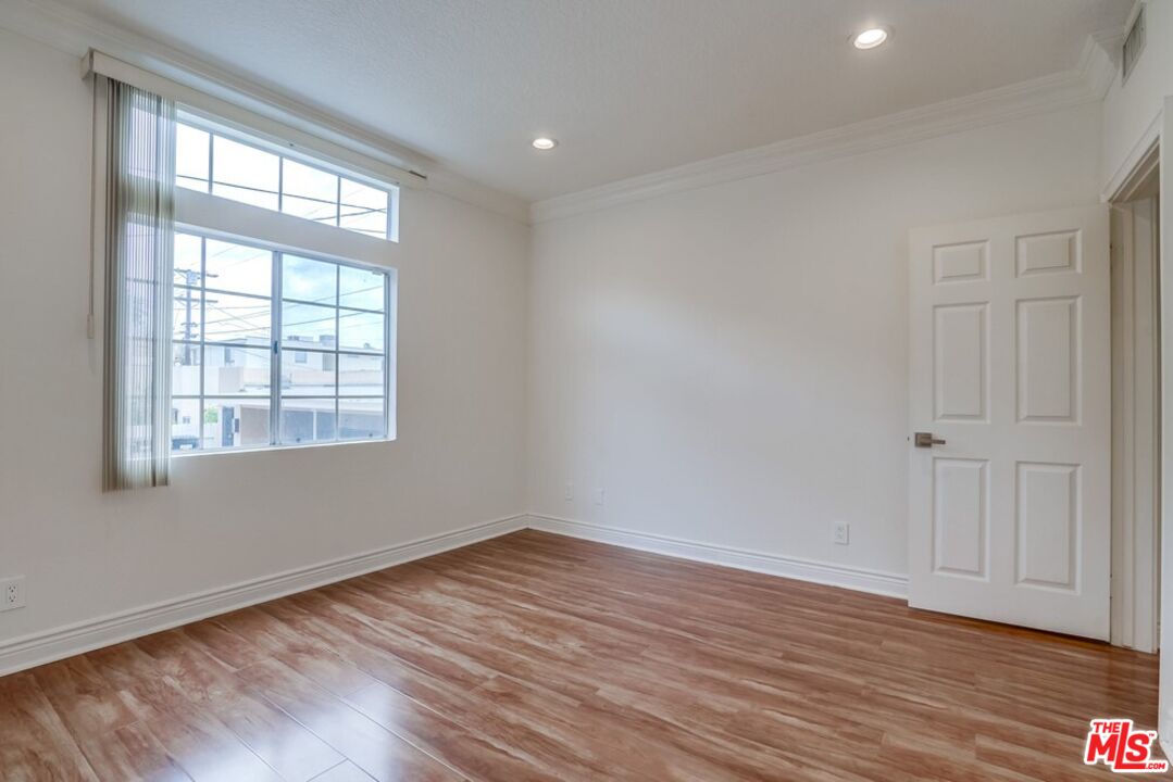1034 S Shenandoah St Unit: 1