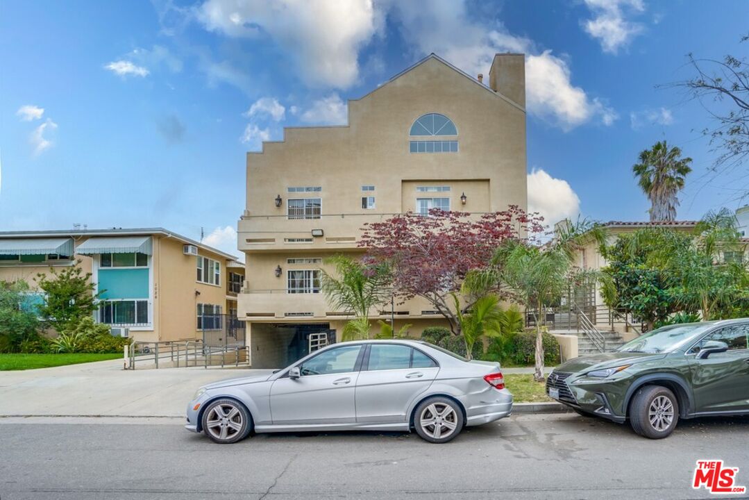 1034 S Shenandoah St Unit: 1