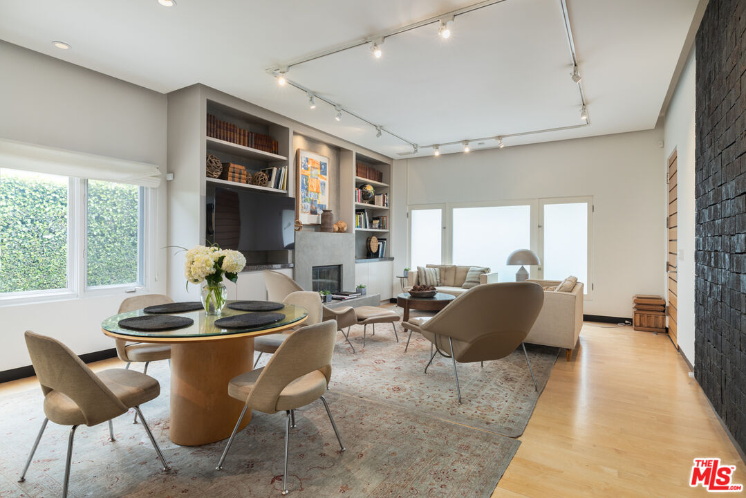 816 N La Jolla Ave