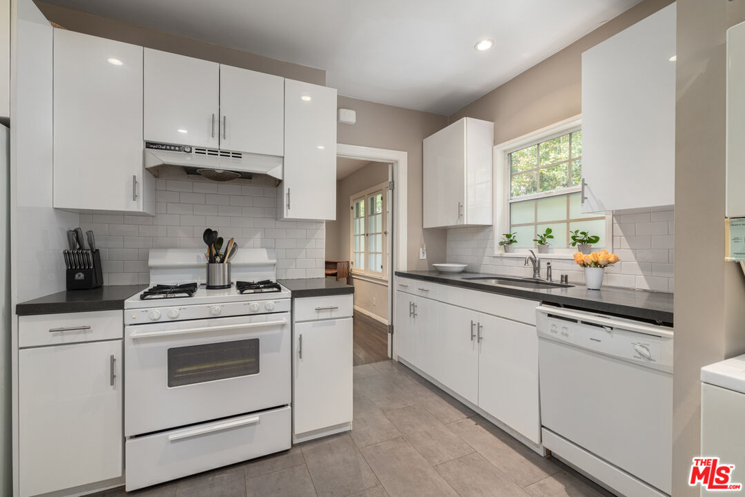 816 N La Jolla Ave