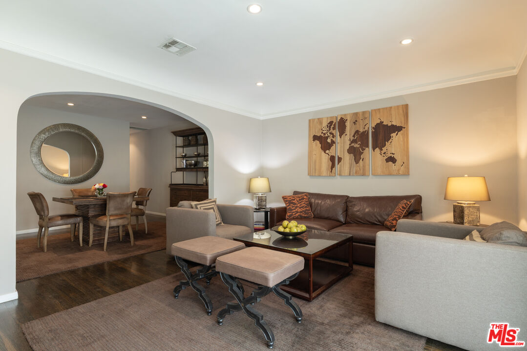 816 N La Jolla Ave