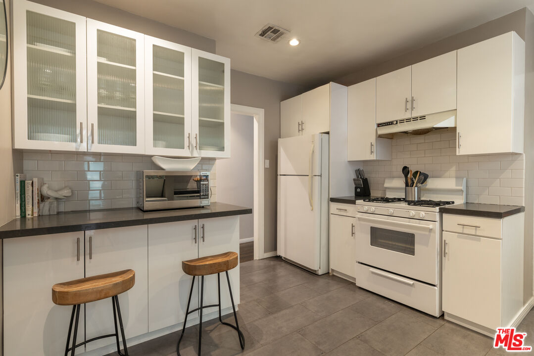 816 N La Jolla Ave