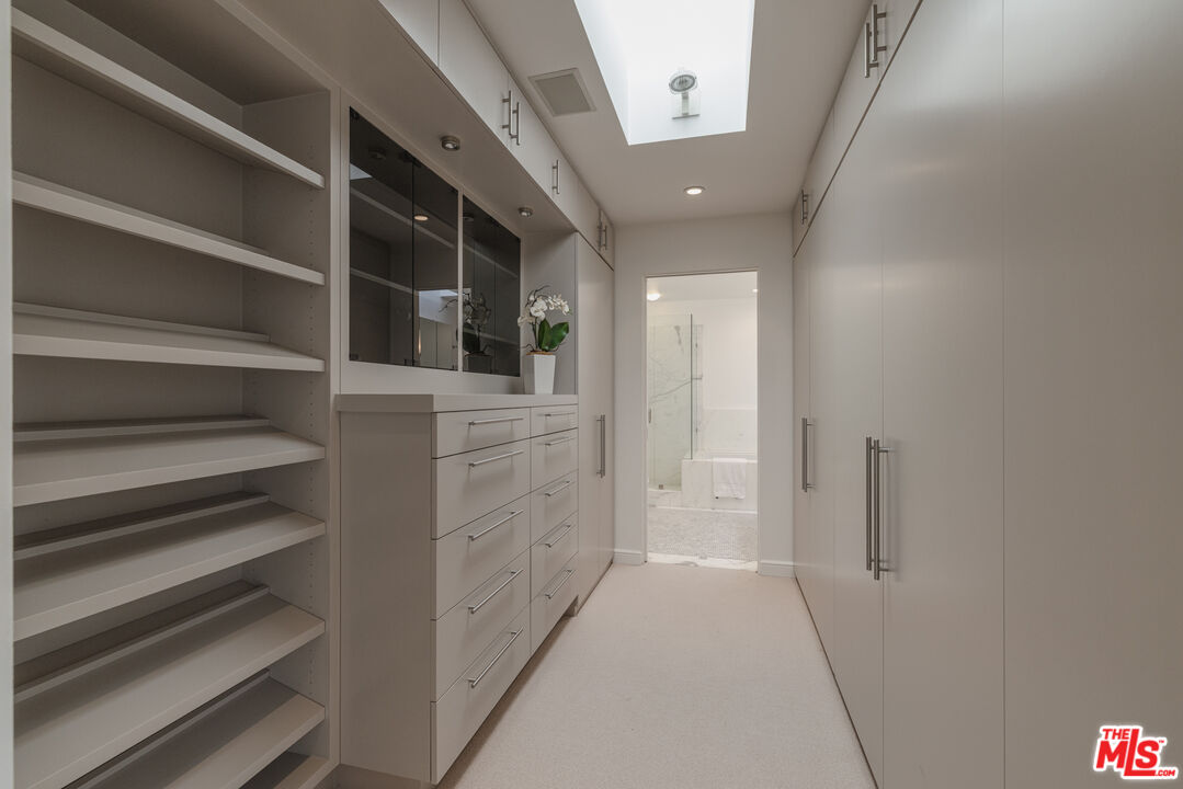 816 N La Jolla Ave