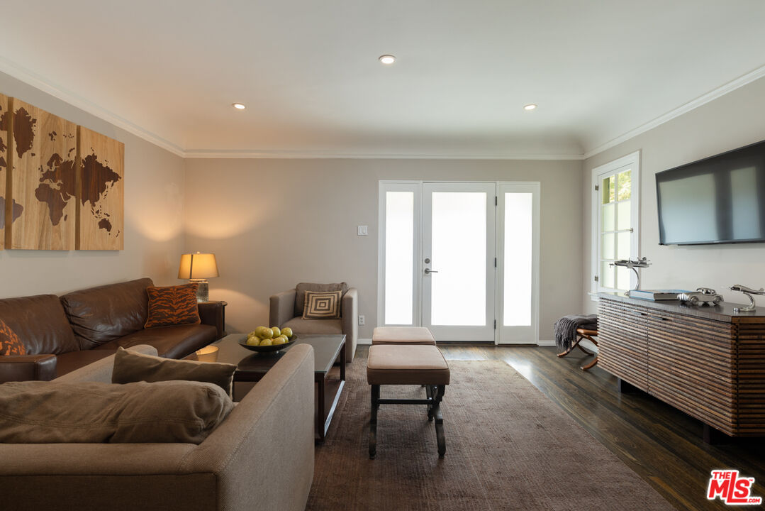 816 N La Jolla Ave
